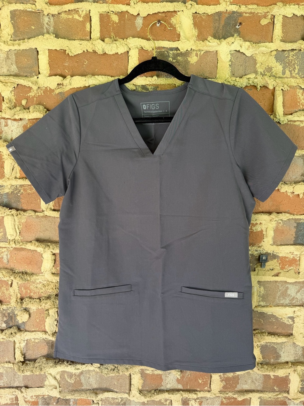 FIGS Women’s Charcoal Casma Scrub Top Style# 1000213